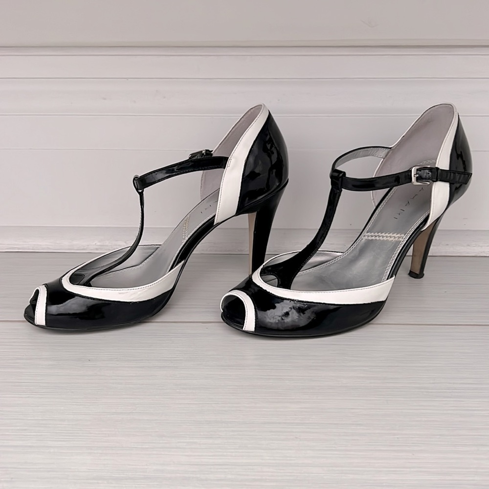 Tahari Patent Darby heels - Sz 7